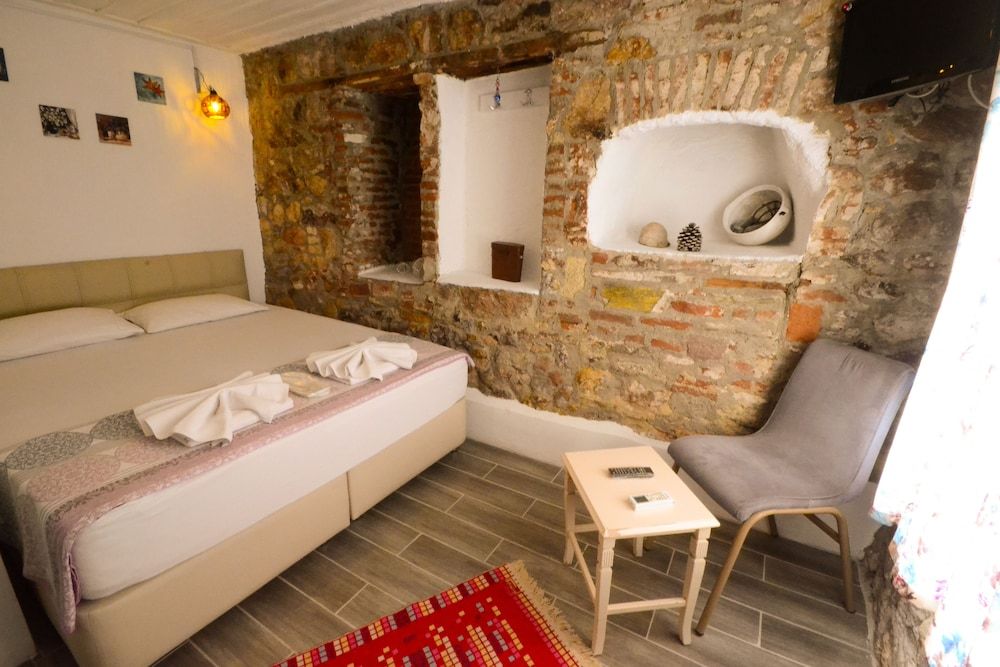 Ayvalik Moda Pansiyon Standard Double Room 3