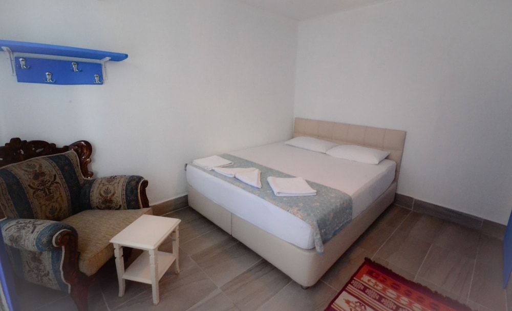 Ayvalik Moda Pansiyon Standard Double Room 7