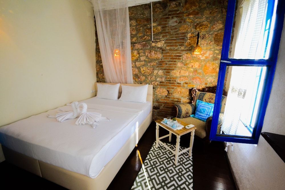 Ayvalik Moda Pansiyon Standard Double Room 15