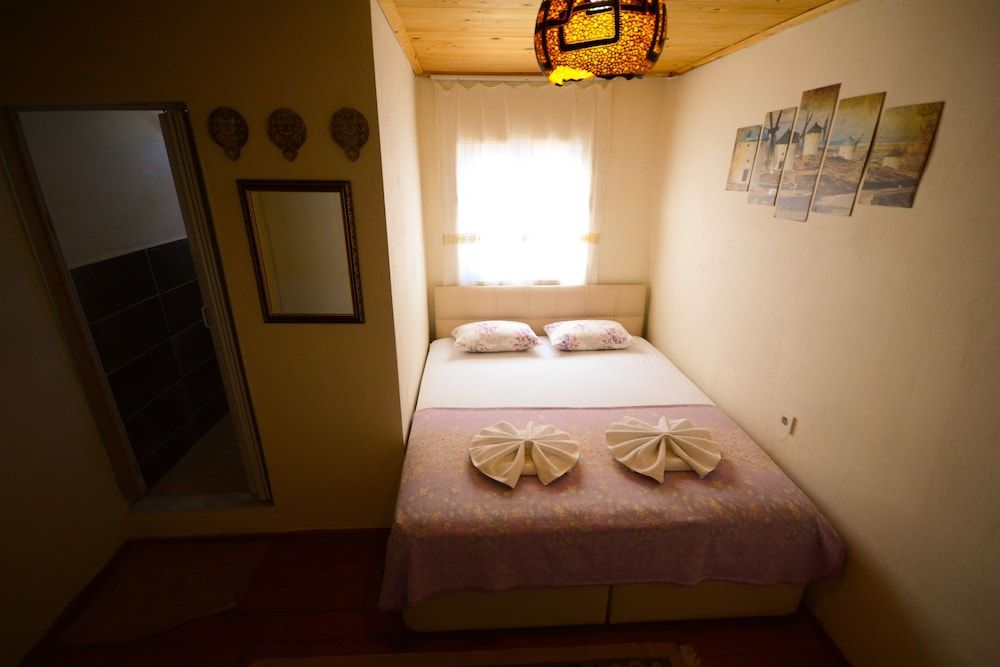 Ayvalik Moda Pansiyon Standard Double Room 31