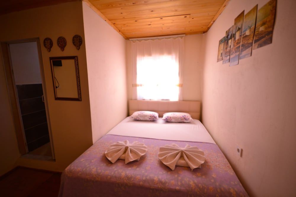 Ayvalik Moda Pansiyon Standard Double Room 21