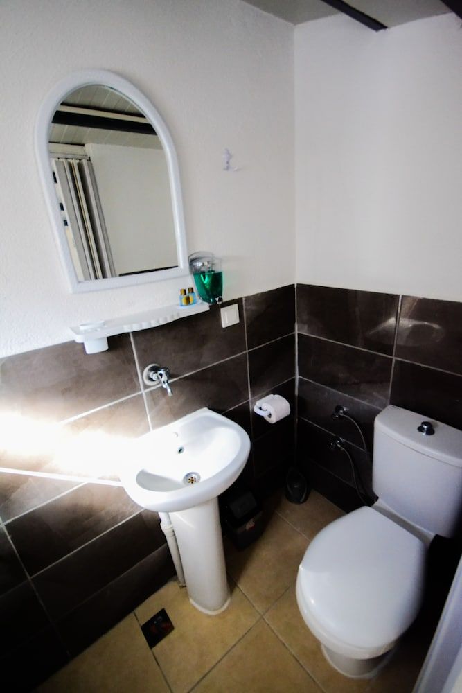 Ayvalik Moda Pansiyon Standard Double Room 43