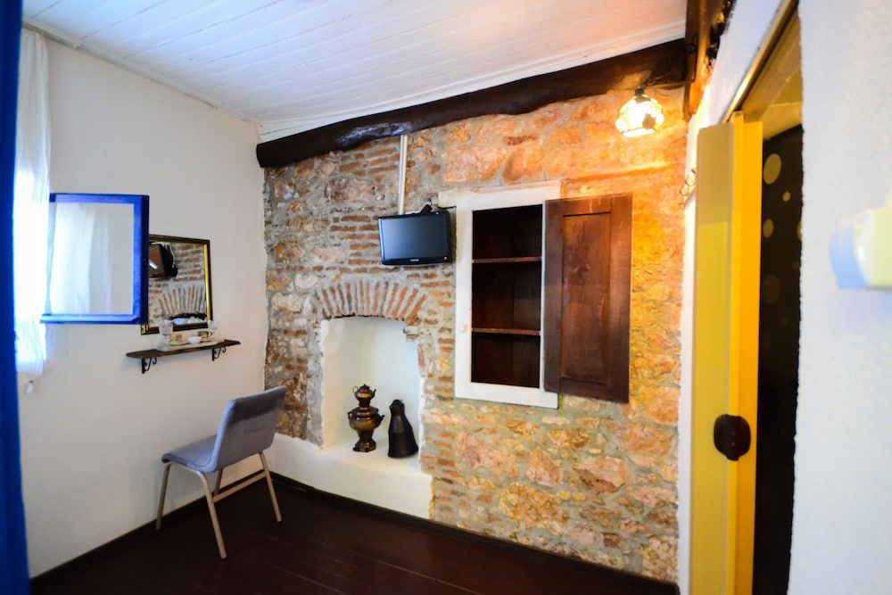 Ayvalik Moda Pansiyon Standard Double Room 54