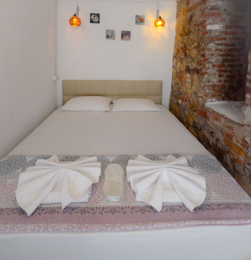 Ayvalik Moda Pansiyon Standard Double Room 2