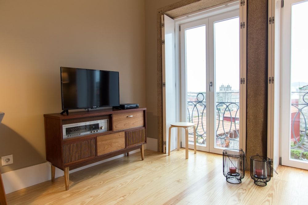 Porto and Clérigos Views by Porto City hosts Deluxe Apartment, 1 Bedroom, Non Smoking, City View (4) 28