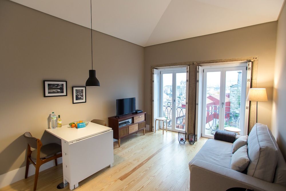 Porto and Clérigos Views by Porto City hosts Deluxe Apartment, 1 Bedroom, Non Smoking, City View (4) 21