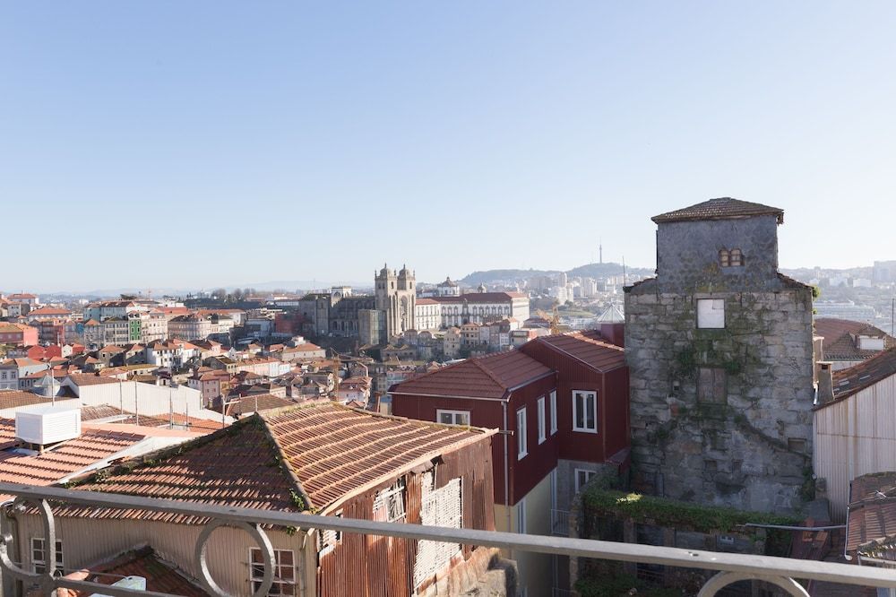 Porto and Clérigos Views by Porto City hosts Deluxe Apartment, 1 Bedroom, Non Smoking, City View (4) 9