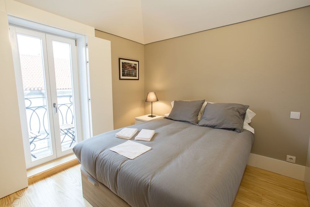 Porto and Clérigos Views by Porto City hosts Deluxe Apartment, 1 Bedroom, Non Smoking, City View (4) 3