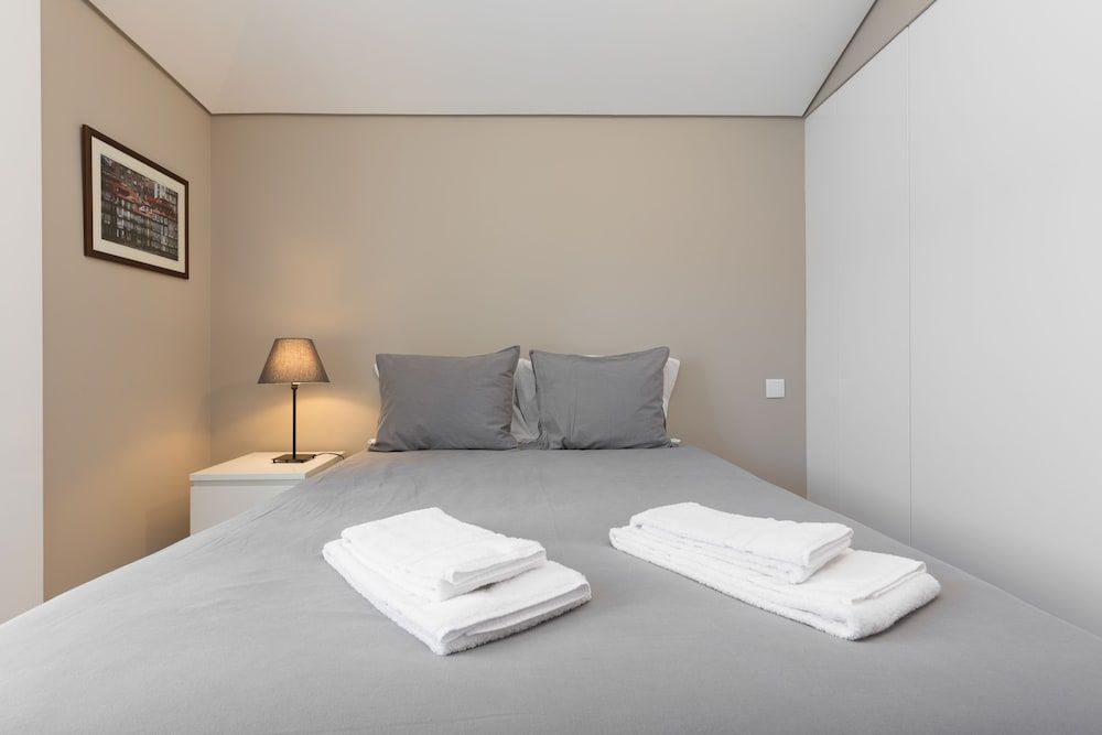 Porto and Clérigos Views by Porto City hosts Deluxe Apartment, 1 Bedroom, Non Smoking, City View (4) 6