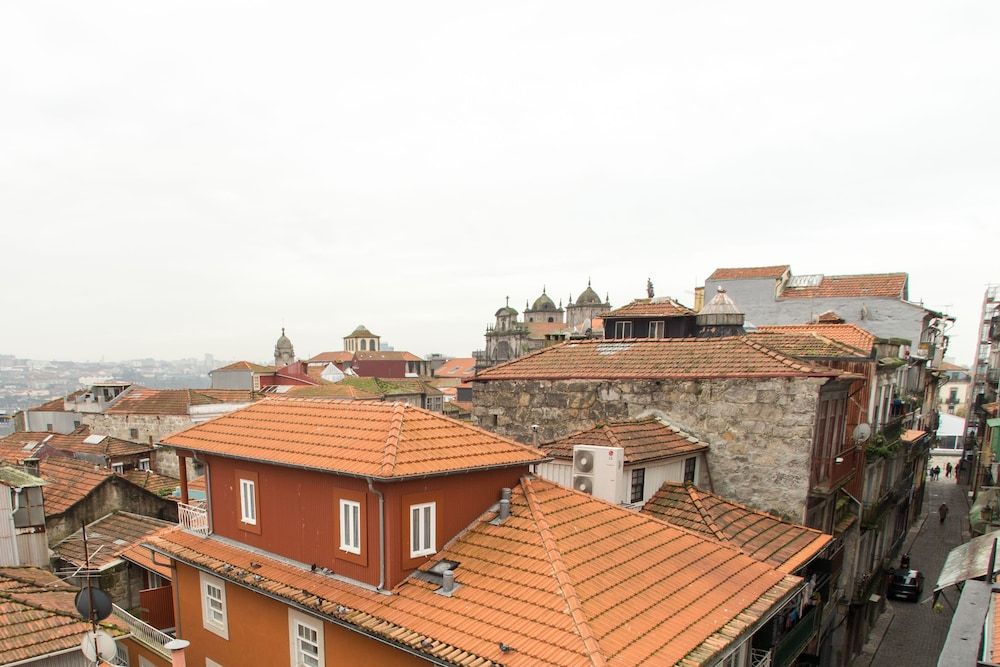 Porto and Clérigos Views by Porto City hosts Deluxe Apartment, 1 Bedroom, Non Smoking, City View (4) 8