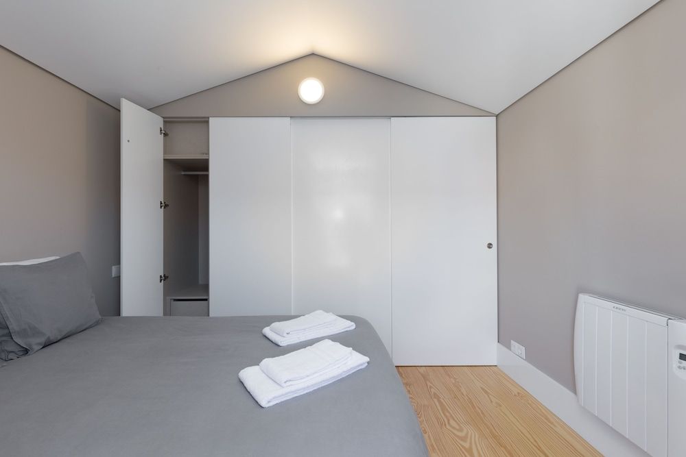 Porto and Clérigos Views by Porto City hosts Deluxe Apartment, 1 Bedroom, Non Smoking, City View (4) 17