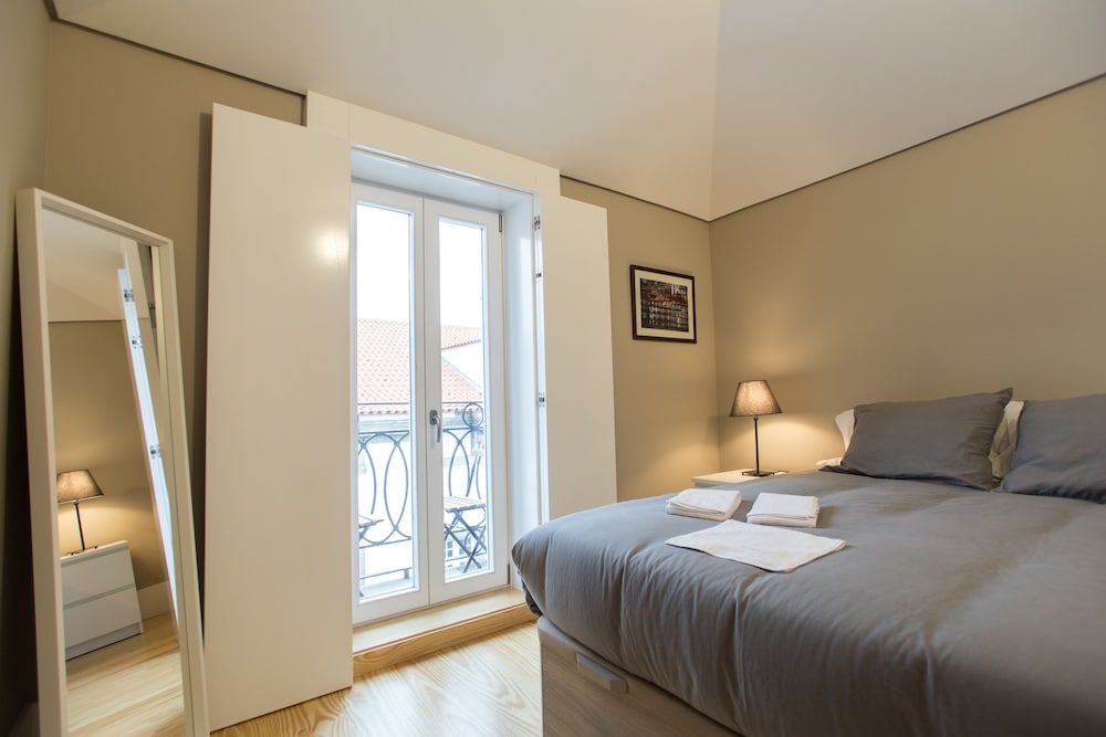 Porto and Clérigos Views by Porto City hosts Deluxe Apartment, 1 Bedroom, Non Smoking, City View (4) 2