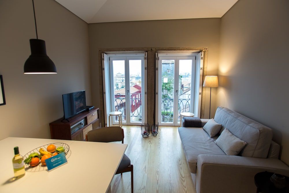 Porto and Clérigos Views by Porto City hosts Deluxe Apartment, 1 Bedroom, Non Smoking, City View (4) 22