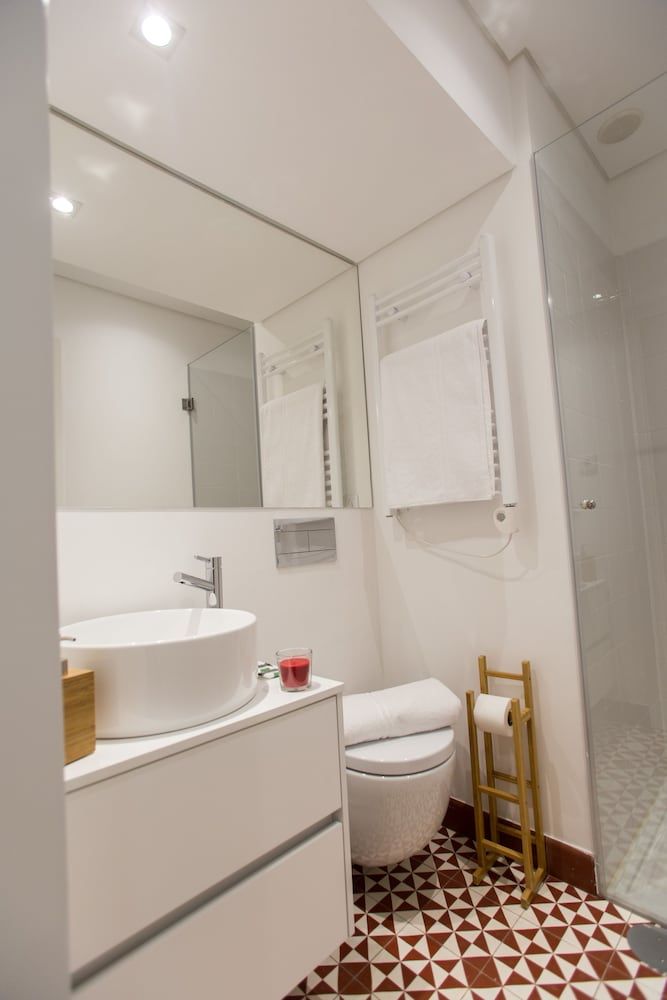 Porto and Clérigos Views by Porto City hosts Deluxe Apartment, 1 Bedroom, Non Smoking, City View (4) 11