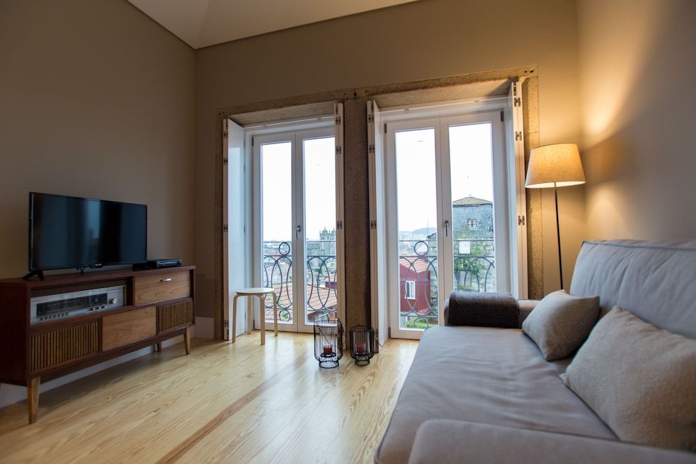 Porto and Clérigos Views by Porto City hosts Deluxe Apartment, 1 Bedroom, Non Smoking, City View (4) 27