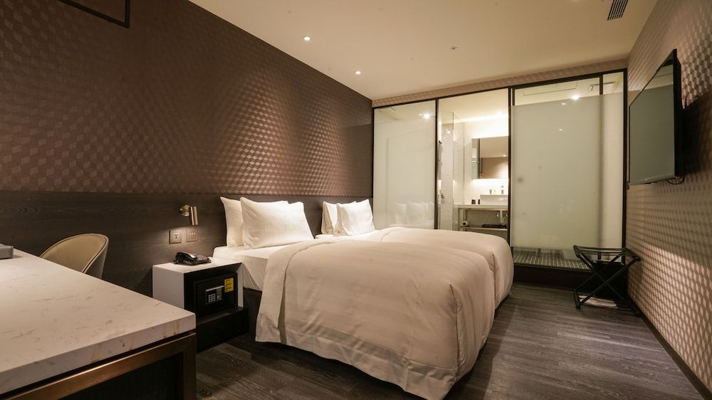Soho Superior Twin Room, No window, Underground