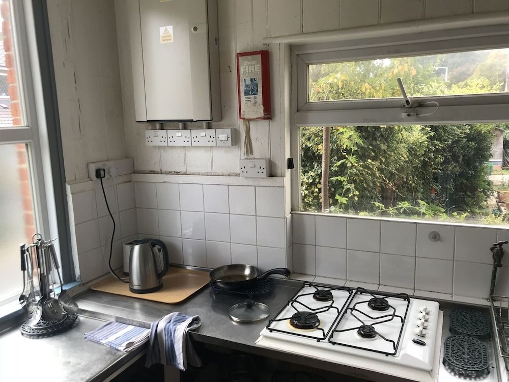 Harlow International Hostel Twin Room 7