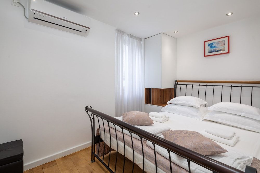 undefined 3 - Beautiful Modern apt in the Heart of Split 7