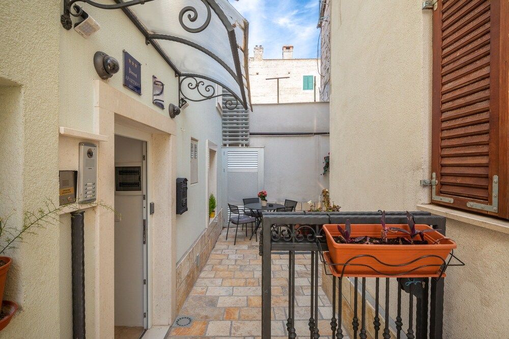 undefined 3 - Beautiful Modern apt in the Heart of Split 10