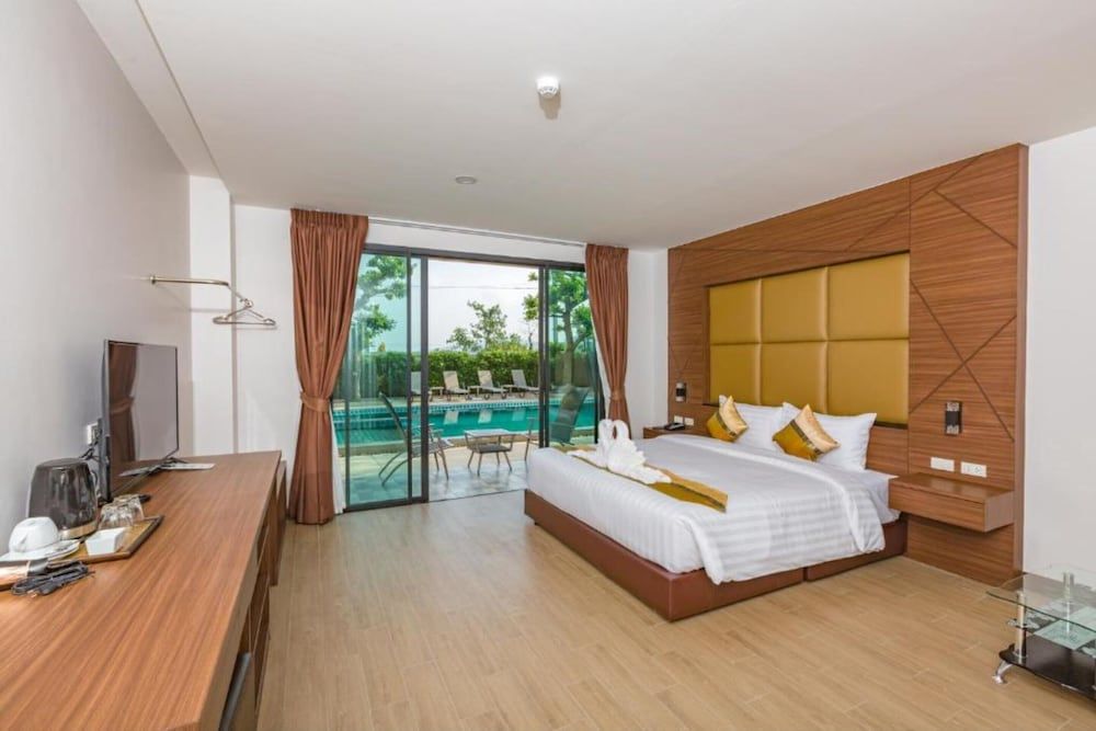 Deluxe Double Room, Pool Access