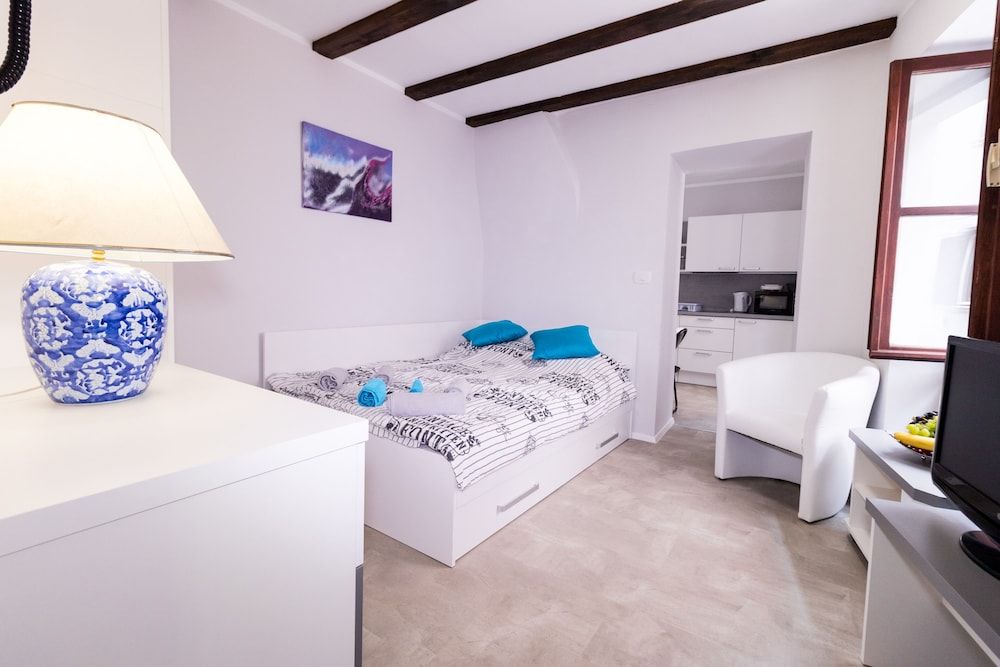 Apartment (3. V)