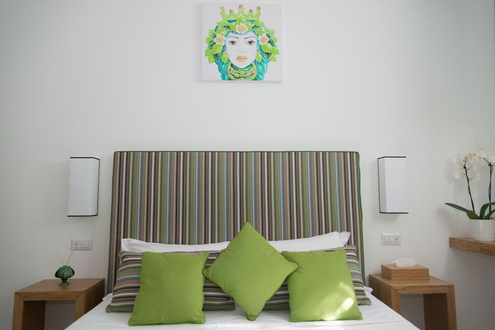 undefined Sorrento Stylish Rooms 2