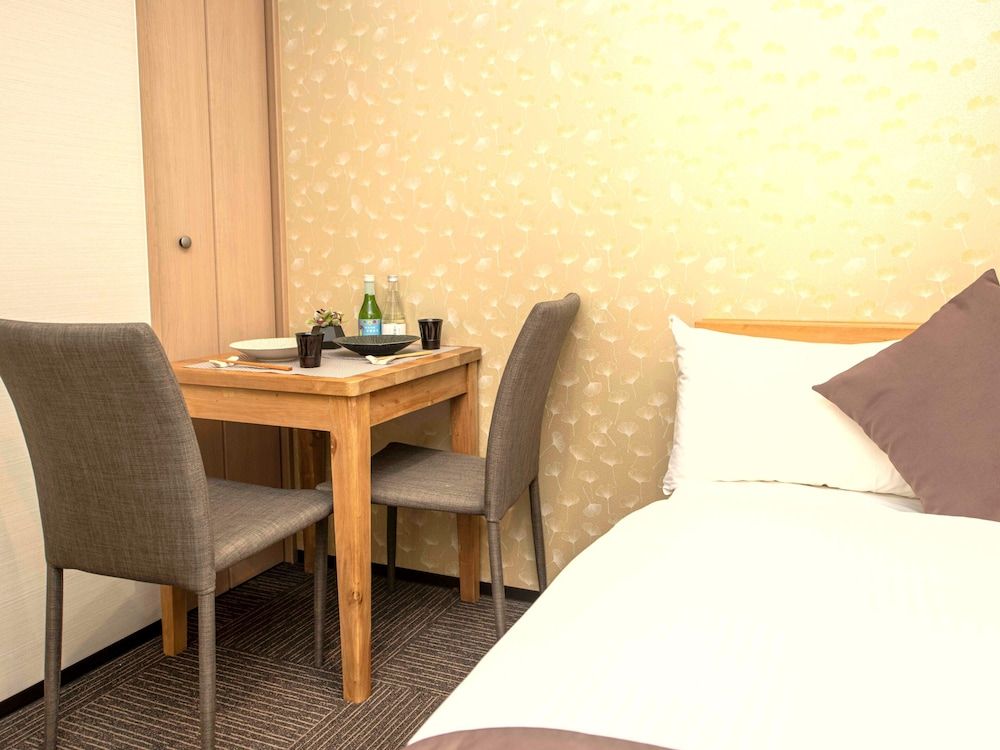 Stay SAKURA Kyoto Shijo Karasuma Twin Room with City View 5