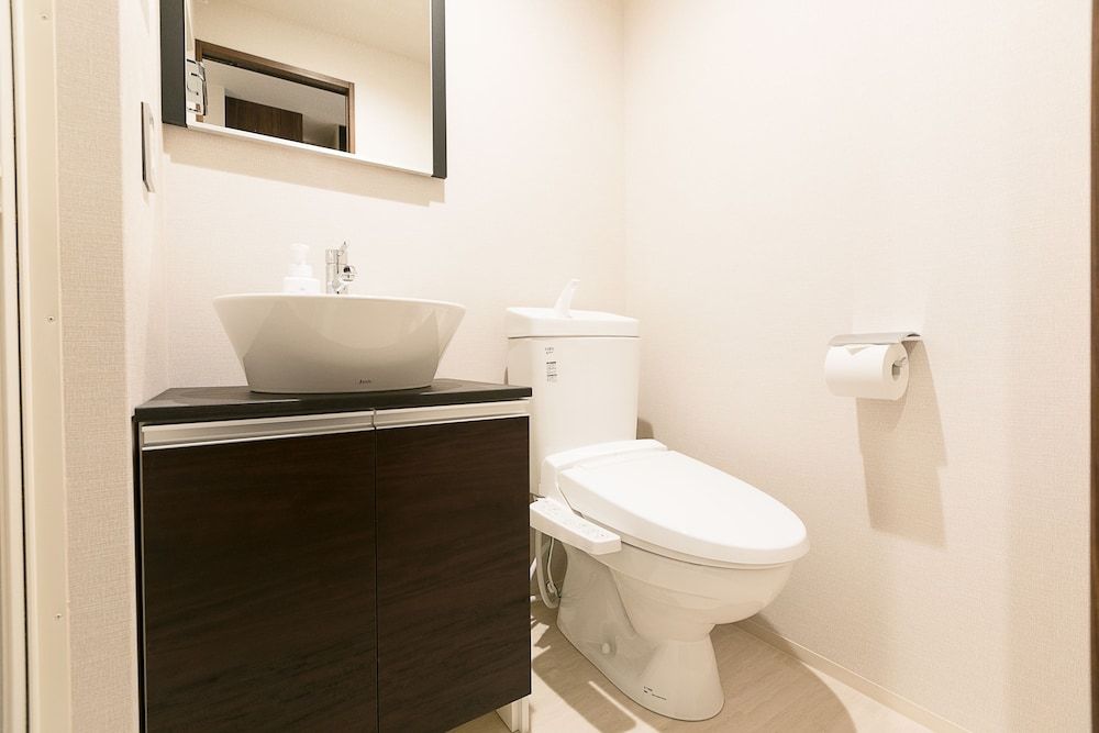 Stay SAKURA Kyoto Shijo Karasuma Twin Room with City View 6