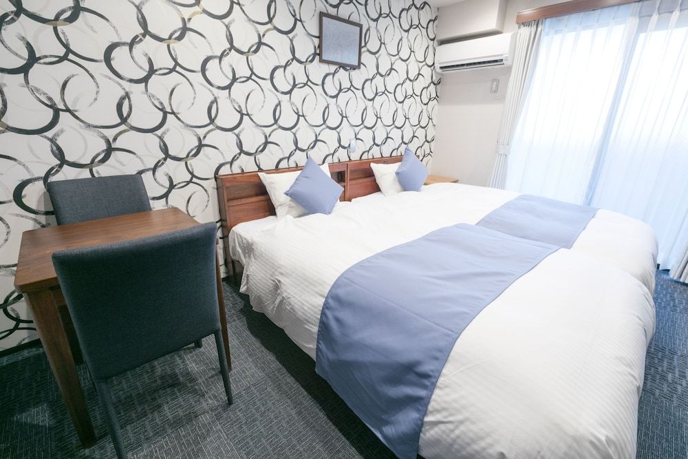 Stay SAKURA Kyoto Shijo Karasuma Twin Room with City View 4