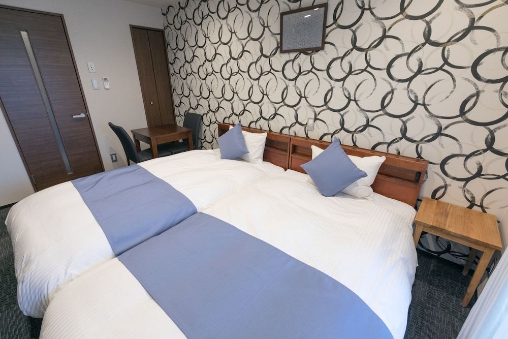 Stay SAKURA Kyoto Shijo Karasuma Twin Room with City View 3