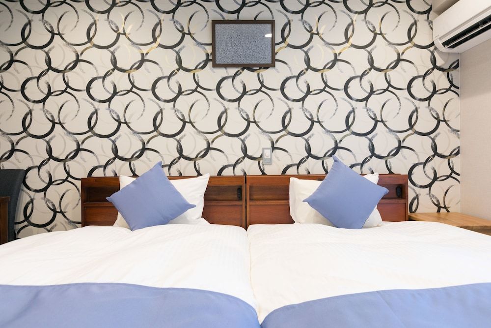 Stay SAKURA Kyoto Shijo Karasuma Twin Room with City View 2