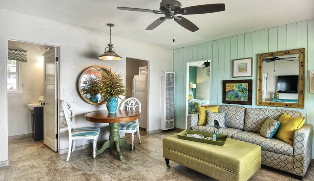 Beachcomber Inn Luxury Villa, Beach View (Room 12 Couples Villa) 7