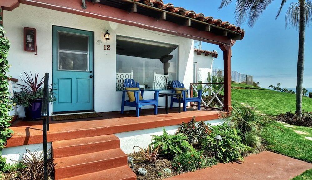 Beachcomber Inn Luxury Villa, Beach View (Room 12 Couples Villa) 5