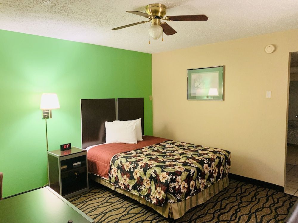 Thunderbird Inn Single Room