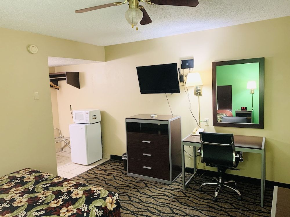 Thunderbird Inn Room 9