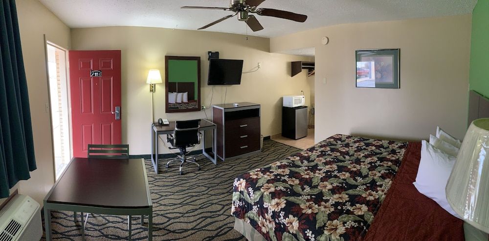 Thunderbird Inn Room 10