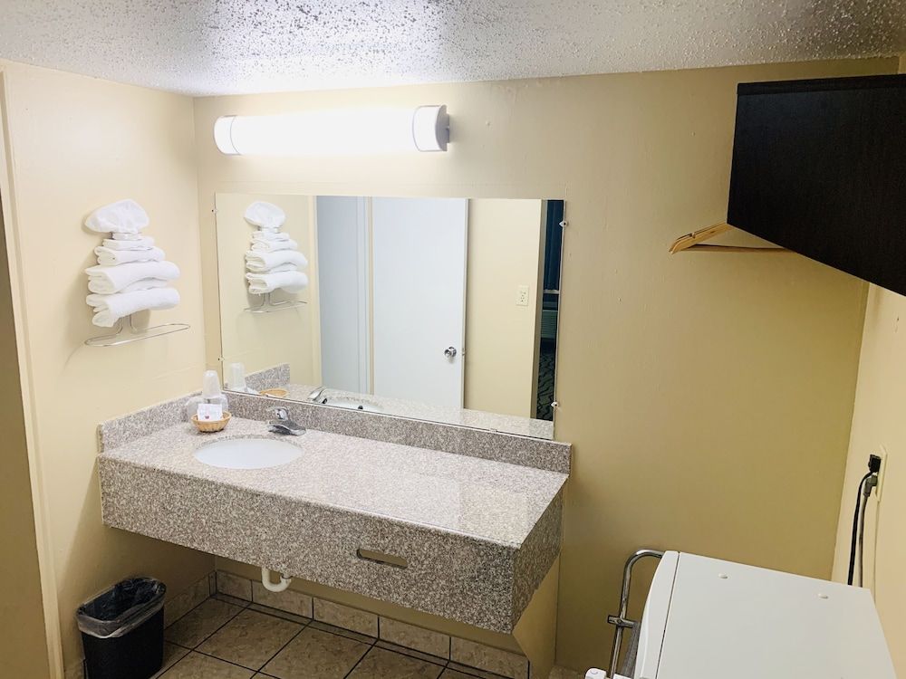 Thunderbird Inn Room 8