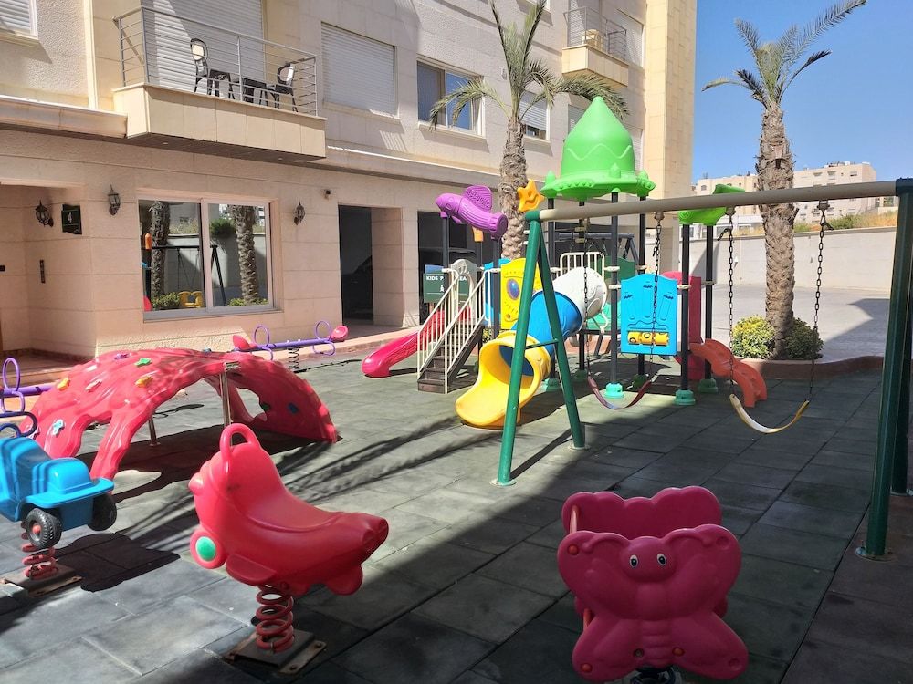 Western Gate Residence Grand Apartment, 3 Bedrooms, Non Smoking, Garden View (CD) 5