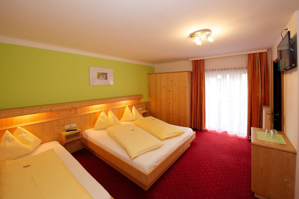 Pension Alpenrose Triple Room, Private Bathroom 2