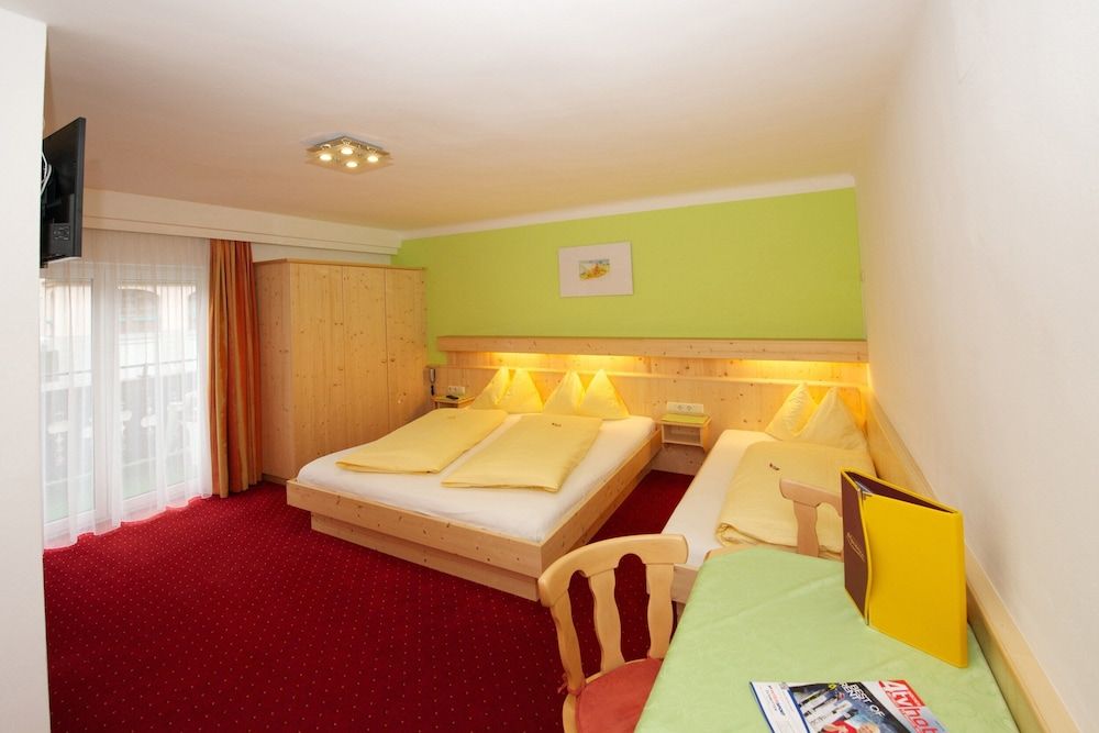 Pension Alpenrose Triple Room, Private Bathroom 3