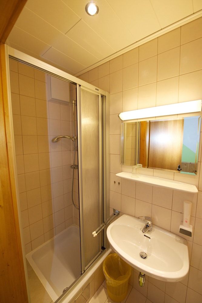 Pension Alpenrose Triple Room, Private Bathroom 4
