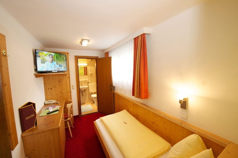 Pension Alpenrose Single Room, Private Bathroom, without Balcony