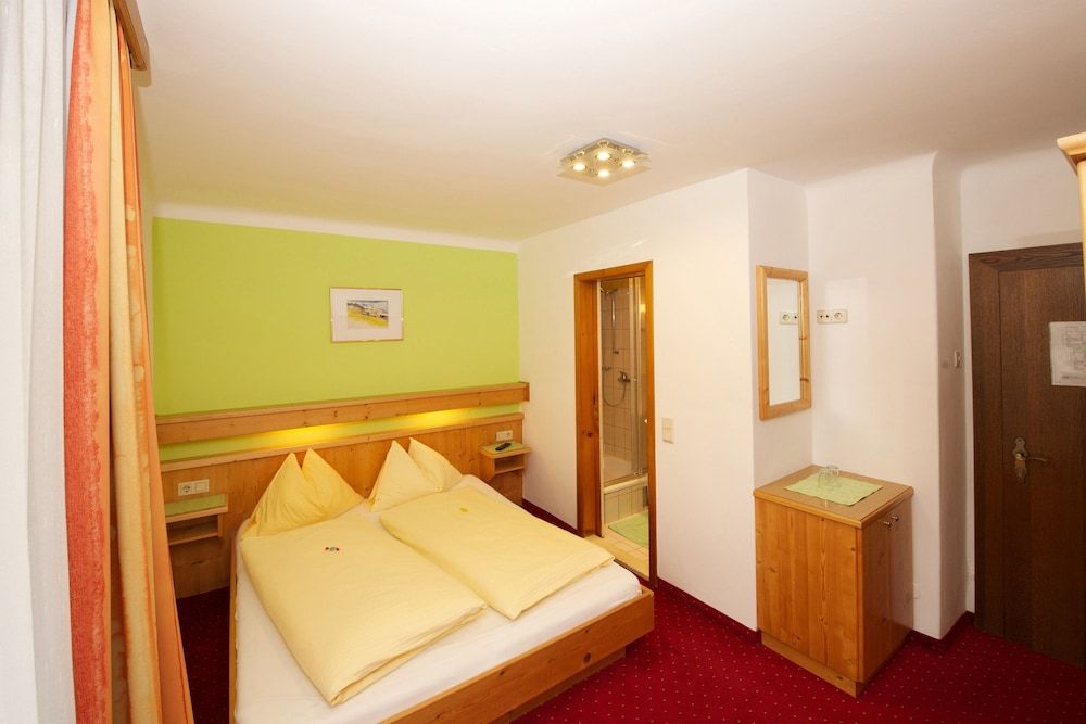 Pension Alpenrose Double Room, Private Bathroom