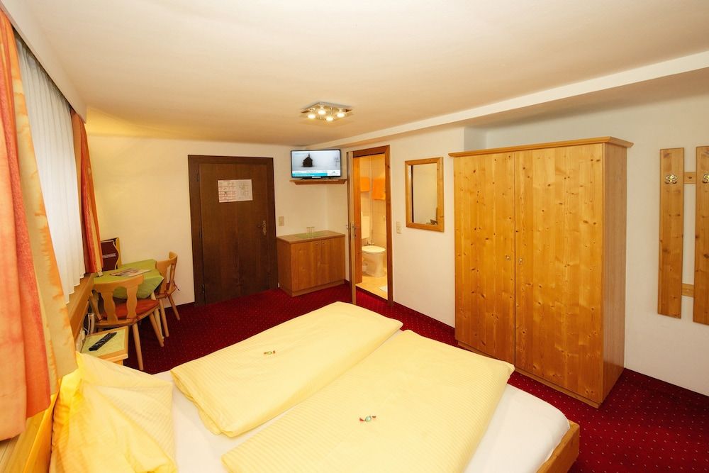 Pension Alpenrose Double Room, Private Bathroom 4