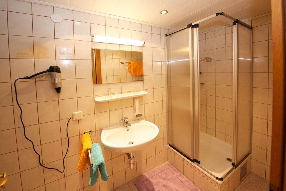 Pension Alpenrose Double Room, Private Bathroom 6