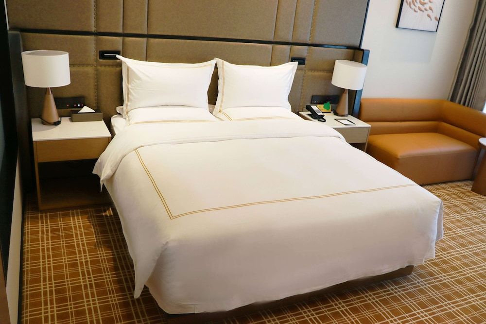 Deluxe Room, 1 King Bed, Non Smoking, Garden View