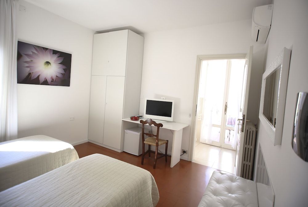 Ai Giardini di San Vitale Classic Double Room Single Use, Garden View 8