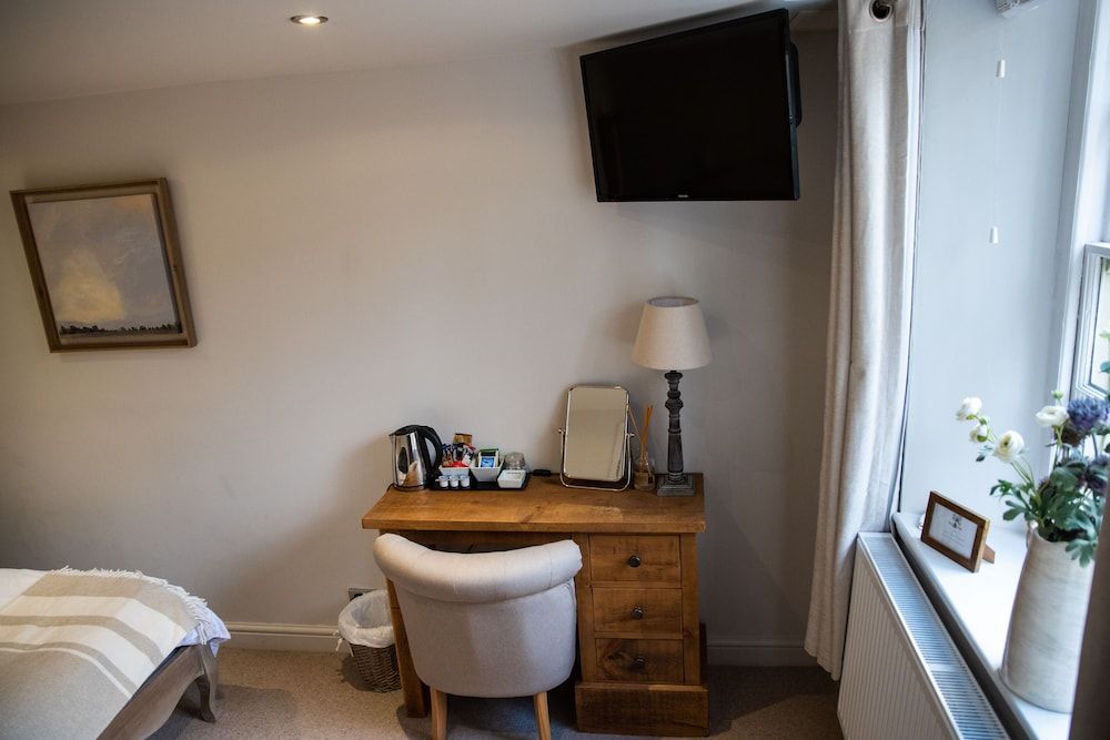 The Family Tree Traditional Double Room, 1 King Bed, Ensuite 8