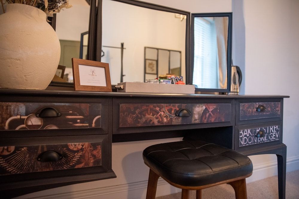 The Family Tree Deluxe Double Room, 1 King Bed, Courtyard View 13