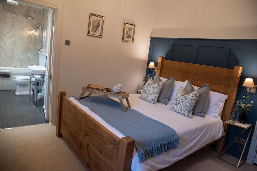 The Family Tree Deluxe Double Room, 1 King Bed, Private Bathroom 4